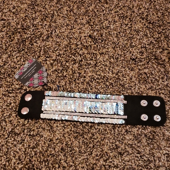 Paparazzi Acessories reversible sequin bracelet - Picture 2 of 6